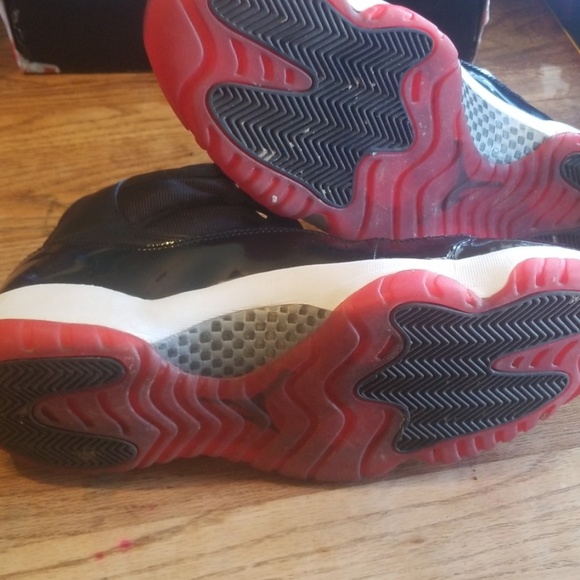 Jordan 11 breds - Picture 5 of 8